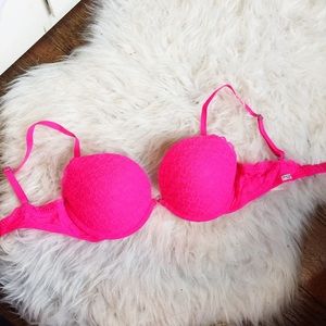 Pink plunge push-up bra (Valentine’s Day??💕)